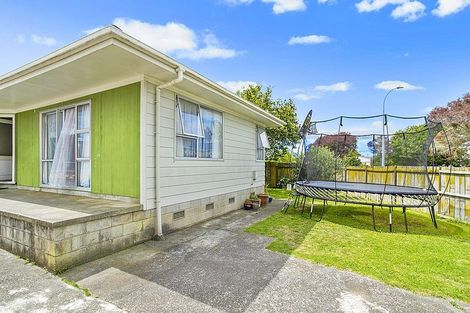 Photo of property in 11 Funnell Place, Manurewa, Auckland, 2102
