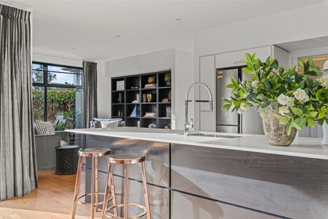 Photo of property in 62 Straven Road, Fendalton, Christchurch, 8014