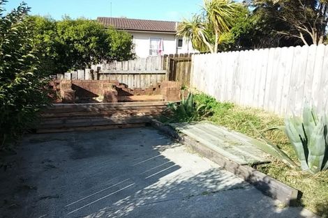 Photo of property in 28 Katrina Place, Massey, Auckland, 0614