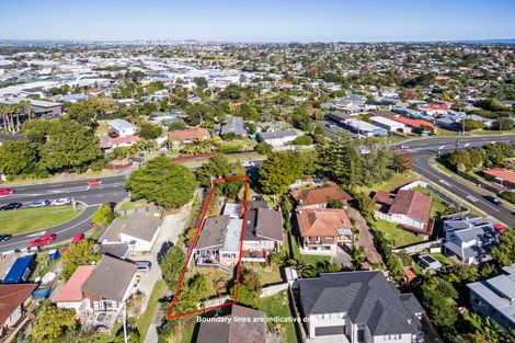 Photo of property in 2/309 Wairau Road, Totara Vale, Auckland, 0627