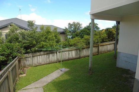 Photo of property in 52 Dress Circle, Newlands, Wellington, 6037