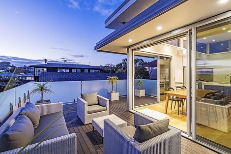 Photo of property in 49 Seaview Road, Castor Bay, Auckland, 0620
