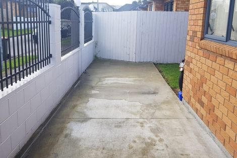 Photo of property in 8 Sam Place, Mangere, Auckland, 2022