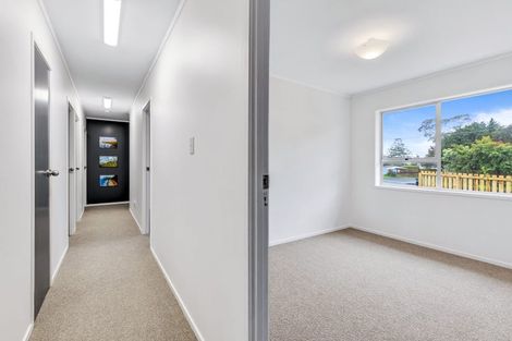 Photo of property in 2/94 Kaurilands Road, Titirangi, Auckland, 0602