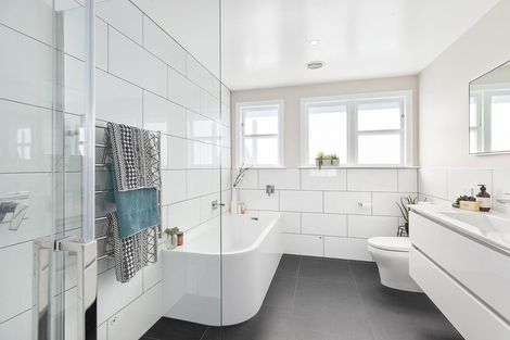 Photo of property in 51 Glanmire Road, Newlands, Wellington, 6037