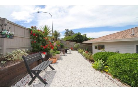 Photo of property in 272 Glamorgan Drive, Northcross, Auckland, 0630