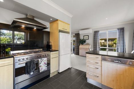 Photo of property in 54 Willowview Drive, Redwood, Christchurch, 8051
