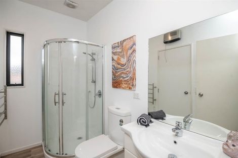 Photo of property in 106b Glanmire Road, Newlands, Wellington, 6037