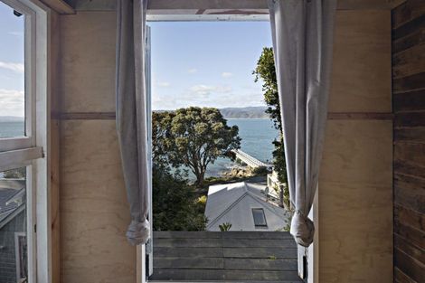 Photo of property in 397 Karaka Bay Road, Karaka Bays, Wellington, 6022