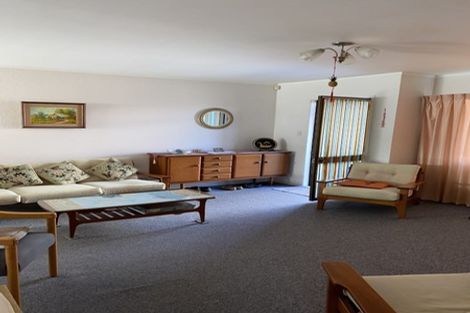 Photo of property in 1/64 Aviemore Drive, Highland Park, Auckland, 2010