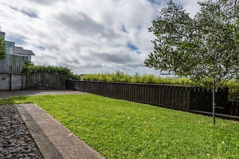 Photo of property in 116 Nevay Road, Karaka Bays, Wellington, 6022