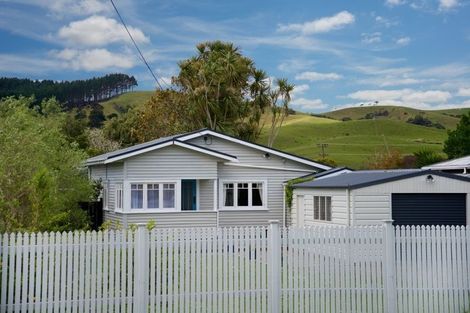 Photo of property in 46 Awaroa Road, Helensville, 0800