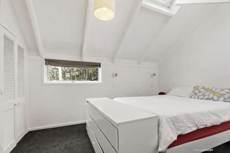 Photo of property in 17 Fitzpatrick Street, Newlands, Wellington, 6037