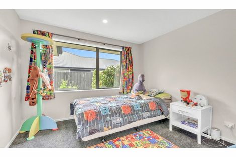 Photo of property in 16 Huntingdon Drive, Rangiora, 7400