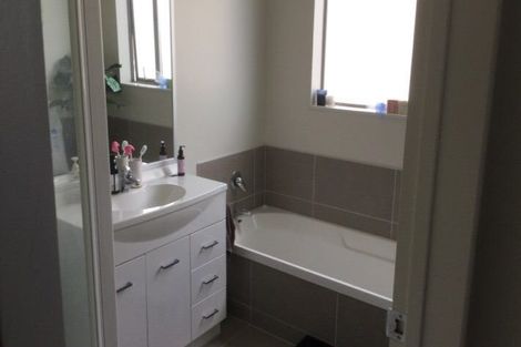 Photo of property in 75 Popokatea Drive, Takanini, 2112
