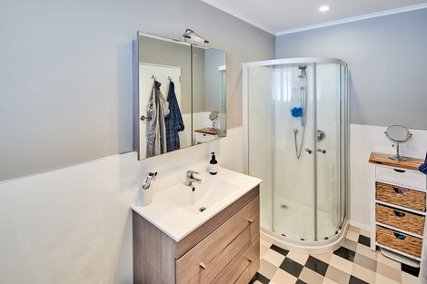 Photo of property in 73 Blue Mountains Road, Pinehaven, Upper Hutt, 5019