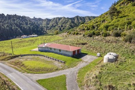 Photo of property in 2560 Rawhitiroa Road, Matemateaonga, Eltham, 4399