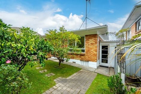 Photo of property in 1/28a Ravenwood Drive, Forrest Hill, Auckland, 0620