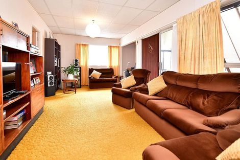 Photo of property in 20 Walton Street, Red Beach, 0932