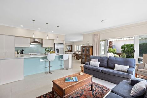 Photo of property in 18 Kensington Drive, Orewa, 0931