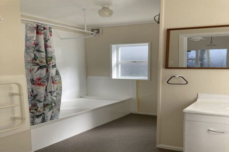 Photo of property in 27 Mckinley Crescent, Brooklyn, Wellington, 6021