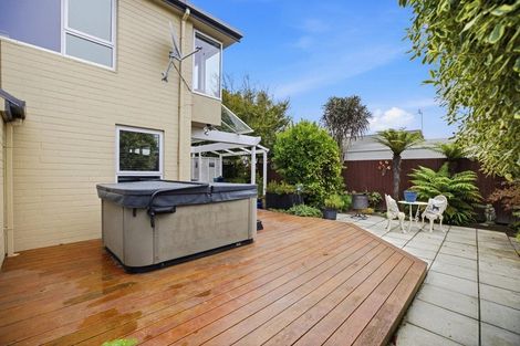 Photo of property in 2/122 Harewood Road, Papanui, Christchurch, 8053