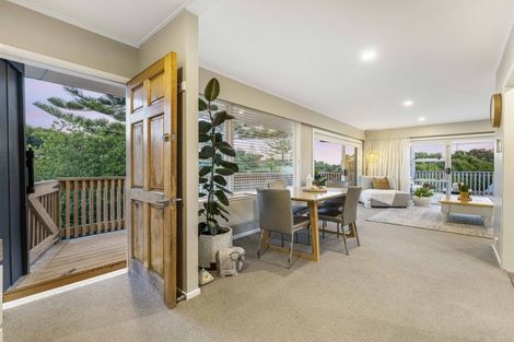 Photo of property in 21 Lowtherhurst Road, Massey, Auckland, 0614