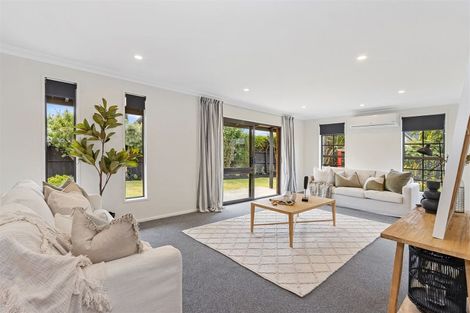 Photo of property in 27 Camberwell Place, Avonhead, Christchurch, 8042