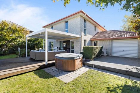 Photo of property in 54 Willowview Drive, Redwood, Christchurch, 8051
