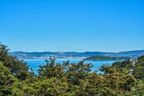 Photo of property in 9 Whiorau Grove, Lowry Bay, Lower Hutt, 5013