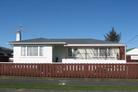 Photo of property in 30 Bledisloe Street, Levin, 5510