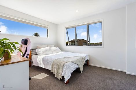 Photo of property in 15 Pakoro Close, Hobsonville, Auckland, 0618