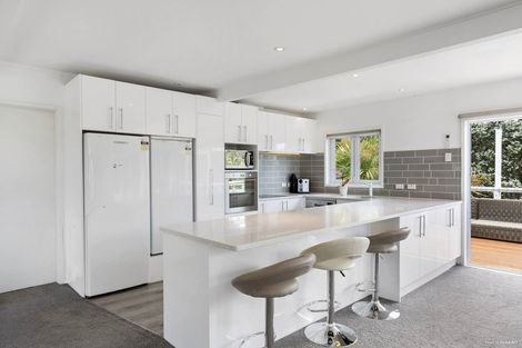 Photo of property in 92 Castor Bay Road, Castor Bay, Auckland, 0620