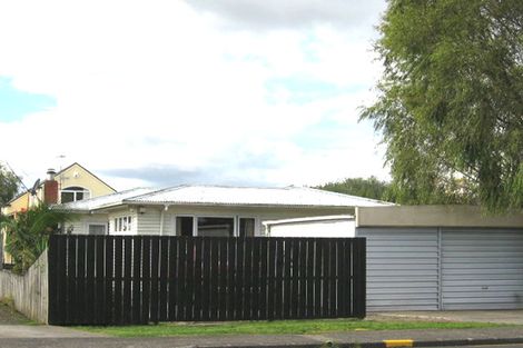 Photo of property in 717 Te Atatu Road, Te Atatu Peninsula, Auckland, 0610
