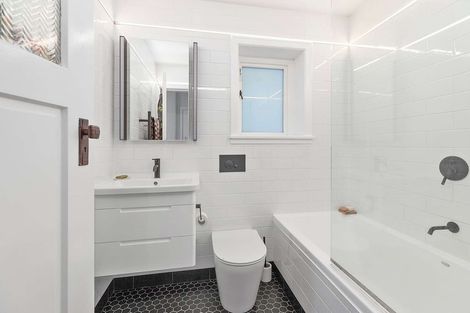 Photo of property in Ambassador Flats, 1/7 Maurice Terrace, Te Aro, Wellington, 6011