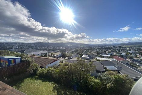Photo of property in 61 Ruskin Road, Newlands, Wellington, 6037