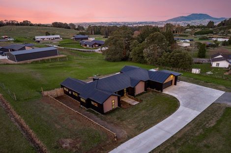Photo of property in 8 Nga Tui Lane, Acacia Bay, Taupo, 3385