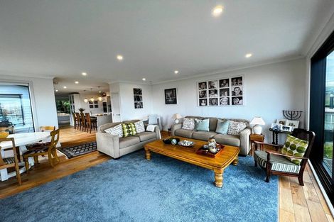 Photo of property in 8 The Track, Plimmerton, Porirua, 5026