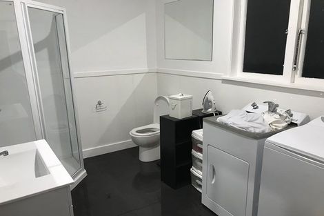 Photo of property in 21 Featherston Street, Takaro, Palmerston North, 4412