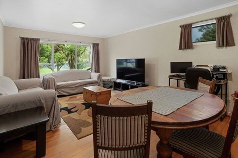 Photo of property in 121 Ennis Avenue, Pakuranga Heights, Auckland, 2010