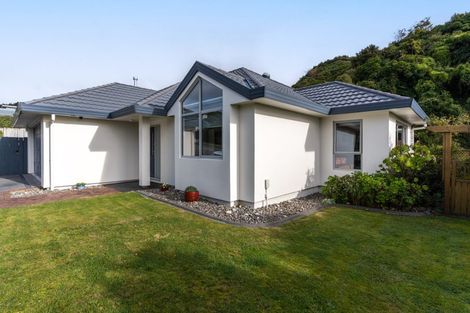 Photo of property in 212 Westchester Drive, Churton Park, Wellington, 6037