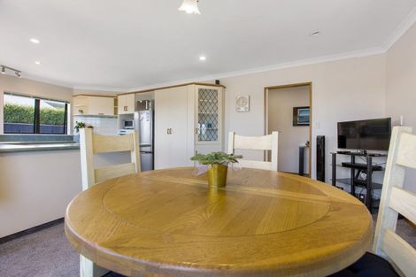 Photo of property in 18 Karamu Street, Te Atatu Peninsula, Auckland, 0610
