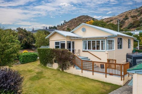 Photo of property in 30 Branxholm Street, Roxburgh, 9500