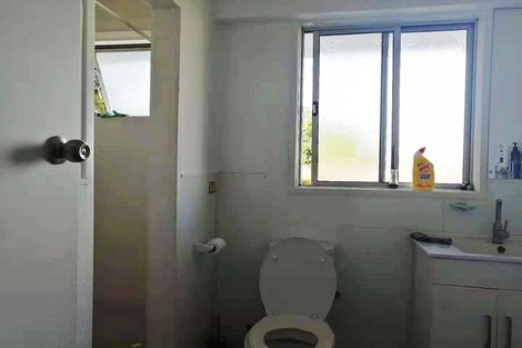 Photo of property in 31 Valley View Road, Glenfield, Auckland, 0629