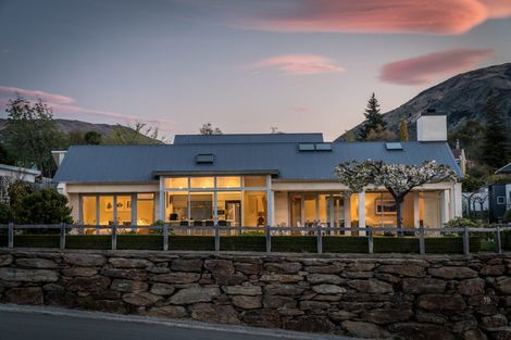 Photo of property in 19 Faulks Terrace, Wanaka, 9305