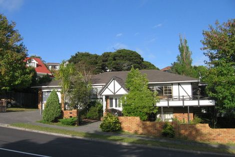 Photo of property in 215 Chelsea View Drive, Chatswood, Auckland, 0626
