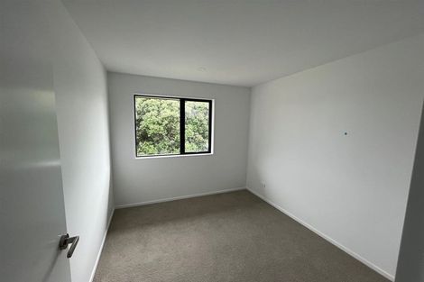 Photo of property in 1 Eileen Newey Place, Henderson, Auckland, 0612