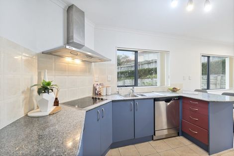 Photo of property in 6 Rosebay Rise, Henderson, Auckland, 0610