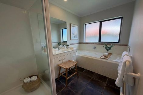 Photo of property in 8 Camith Close, Flat Bush, Auckland, 2016