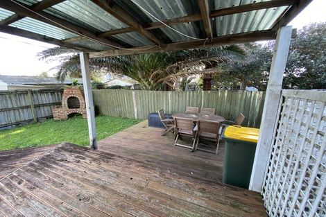 Photo of property in 1/4 Avalon Place, Glenfield, Auckland, 0629